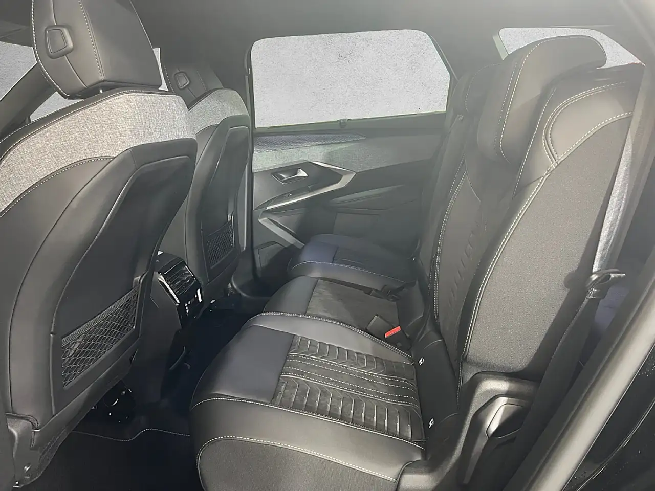 Peugeot 5008 GT EXCLUSIVE Hybrid 145 e-DCS6 7