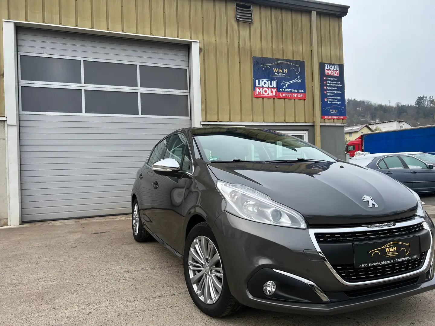 Peugeot 208 Allure Grau - 1