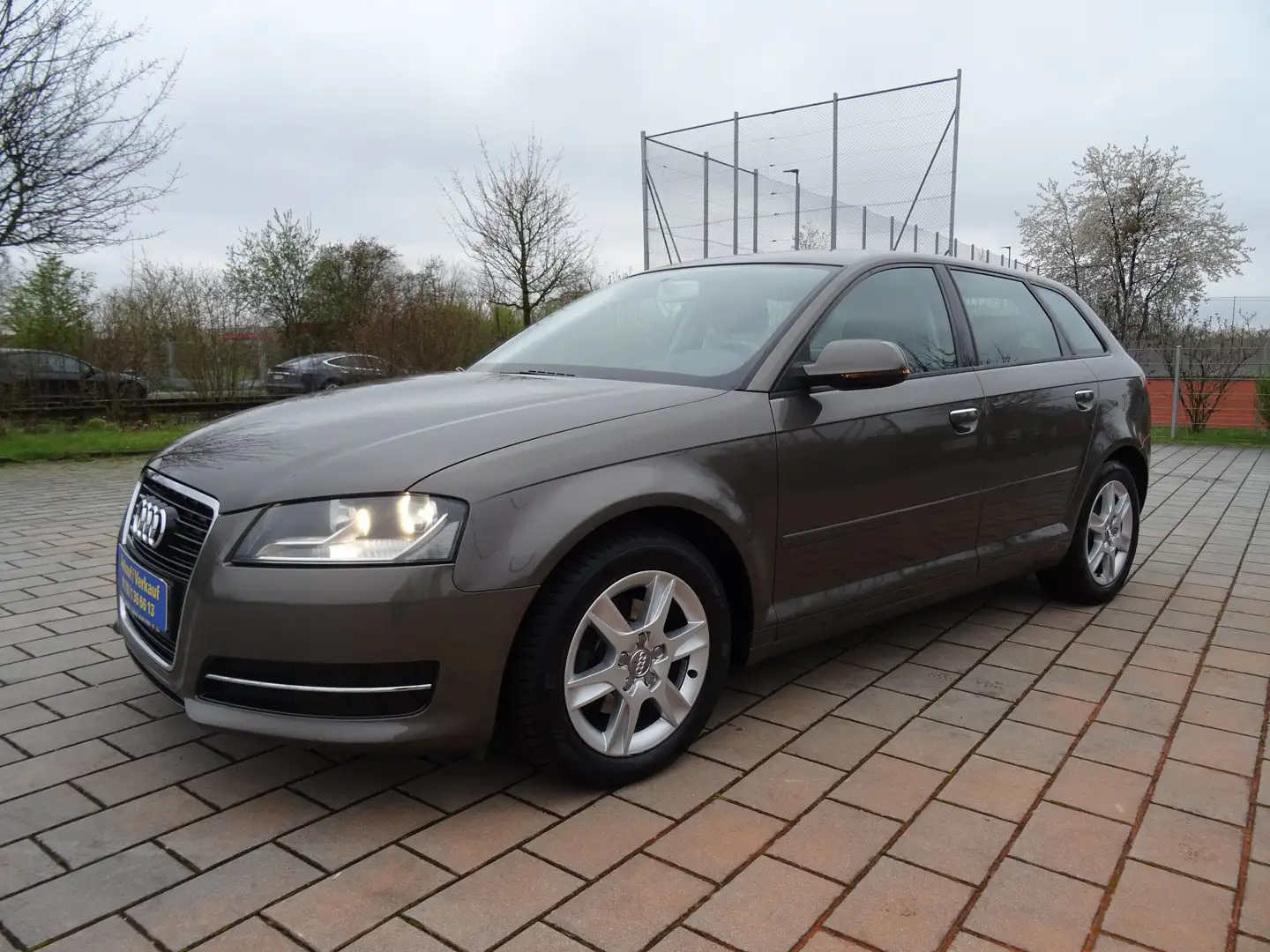 Audi A3 1.6 TDI Attraction Sportback(8PA)-Automatik-2.Hand Grigio - 1