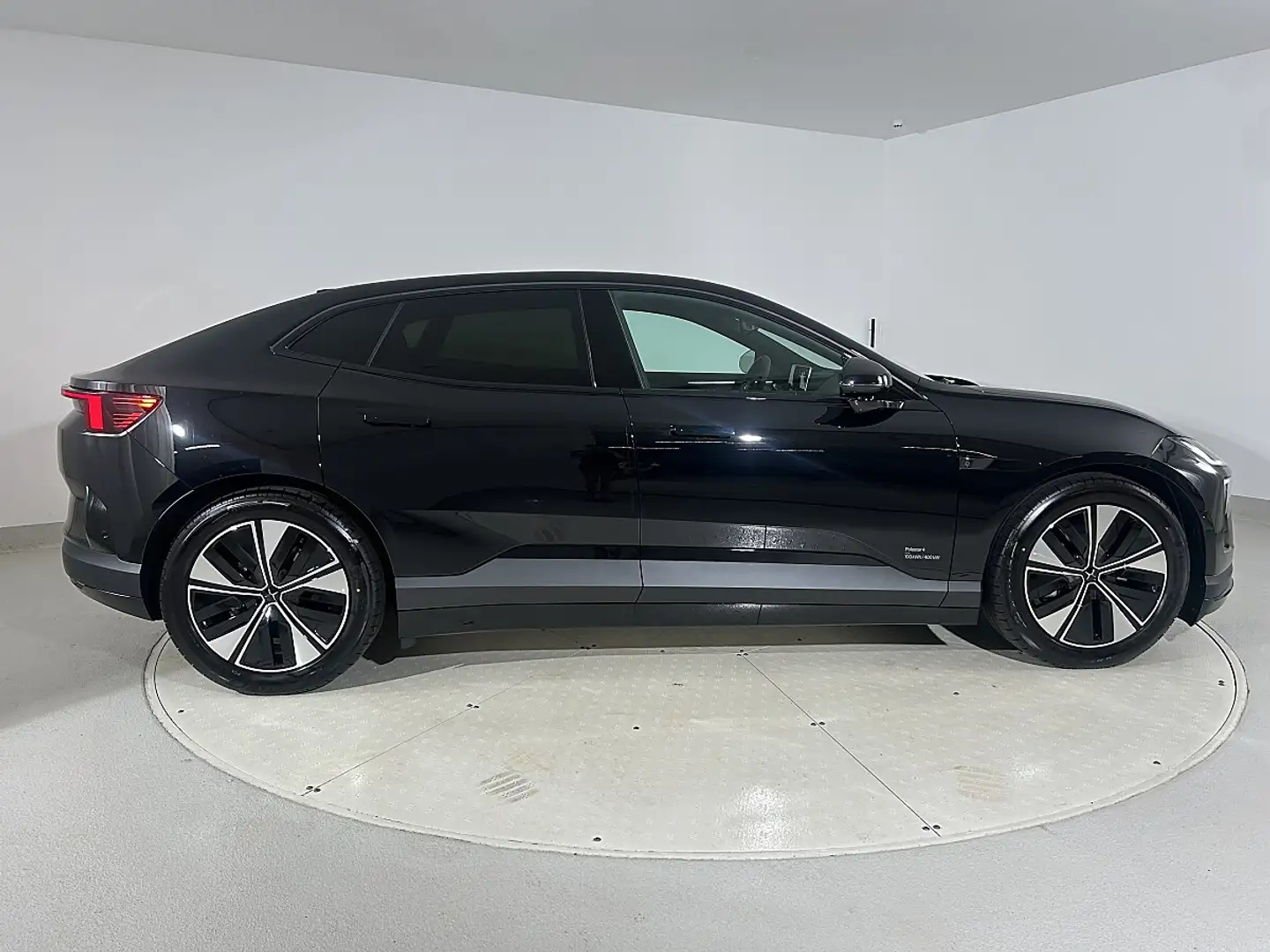 Polestar 4 Long Range Dual Motor Schwarz - 2