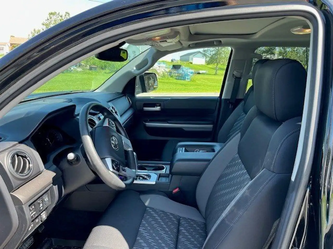 Toyota Tundra снимка Toyota Tundra