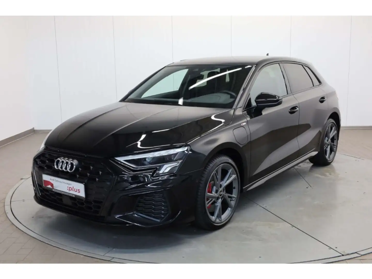Audi A3 TFSI e 45 Schwarz - 2