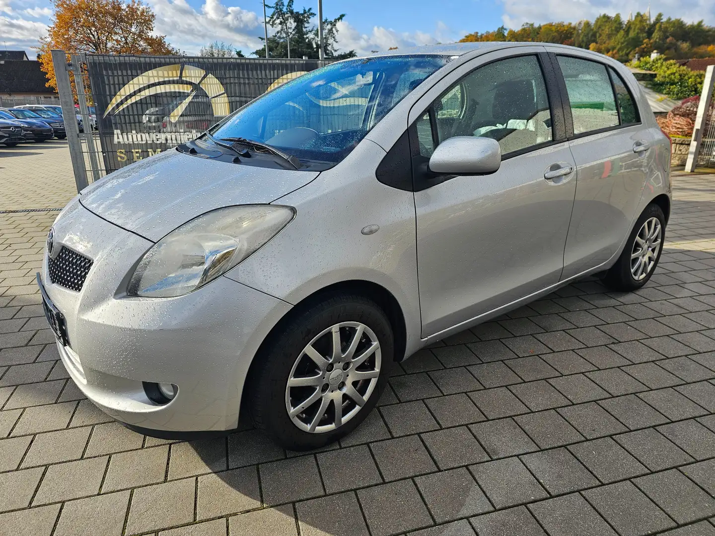 Toyota Yaris Sol / TÜV neu/ 8- fach bereift / Klima Silber - 1