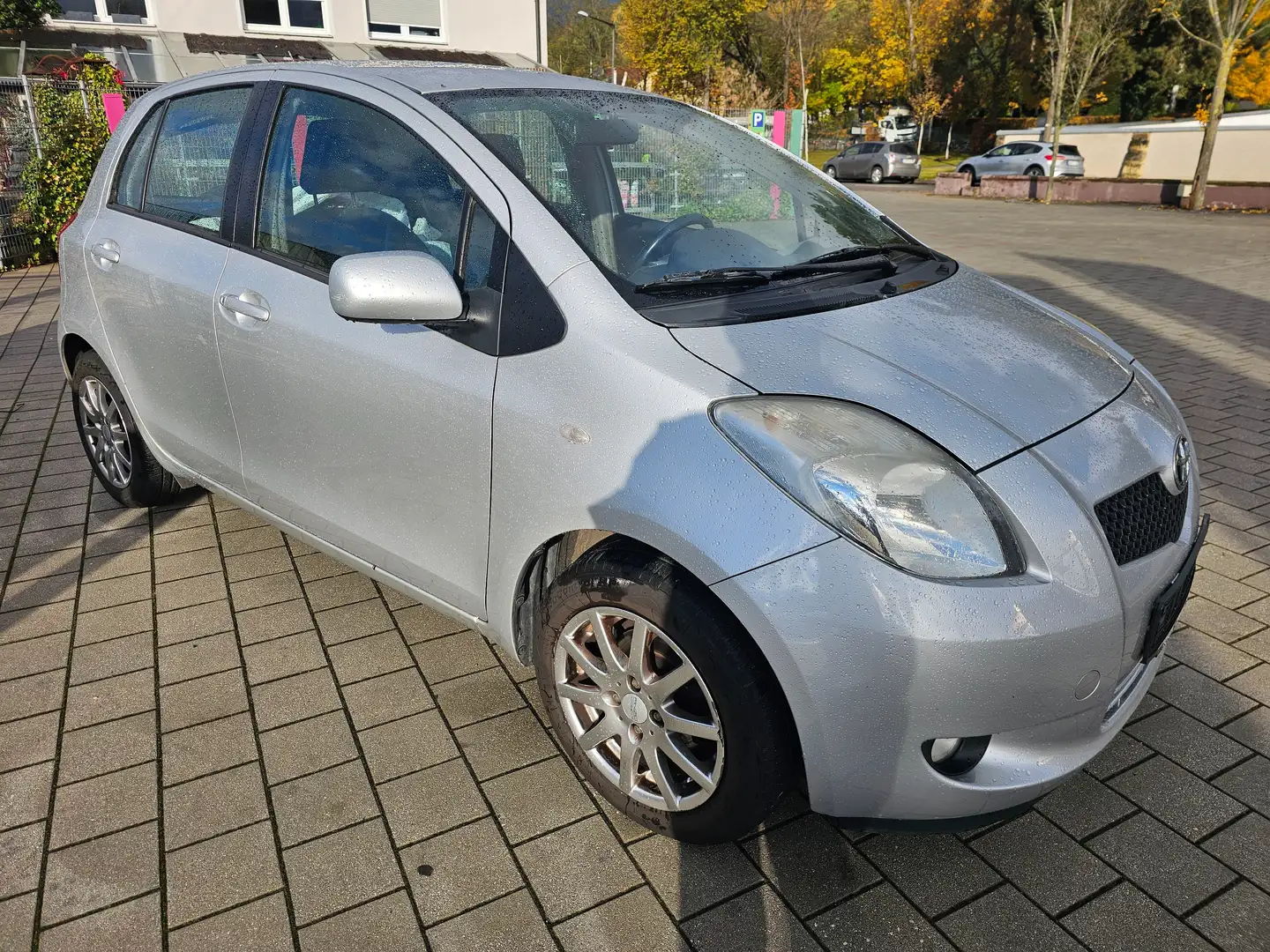 Toyota Yaris Sol / TÜV neu/ 8- fach bereift / Klima Silber - 2