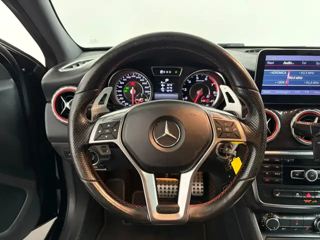 Mercedes-Benz Gla view 12