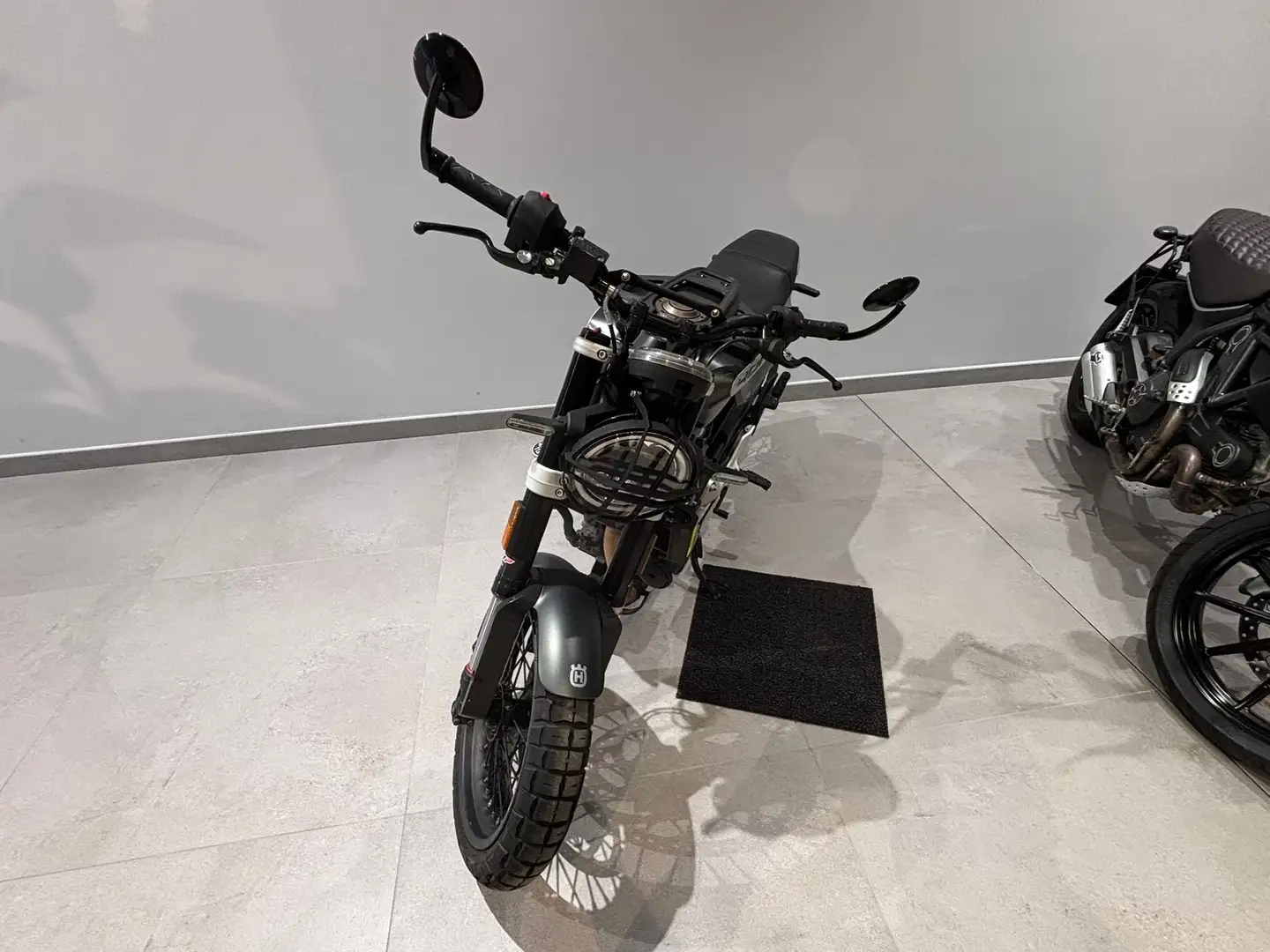 Husqvarna Svartpilen svartpilen cc400 Nero - 2