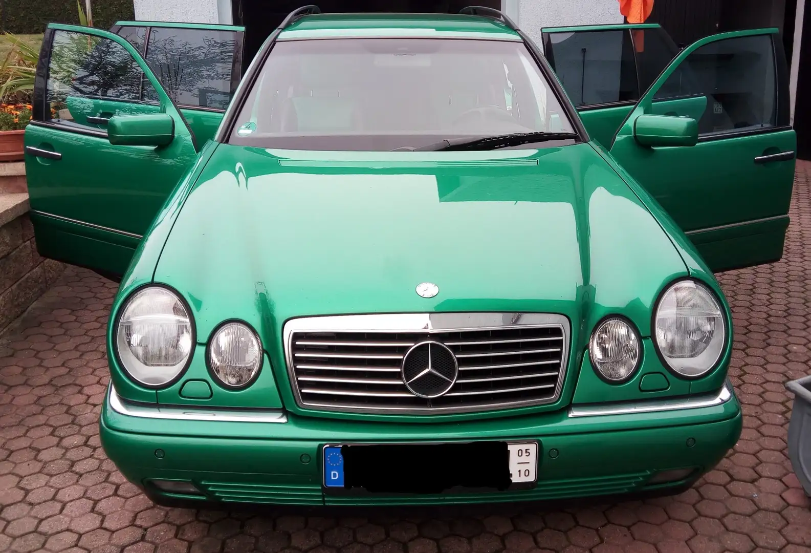 Mercedes-Benz E 240 T Avantgarde designo - 1