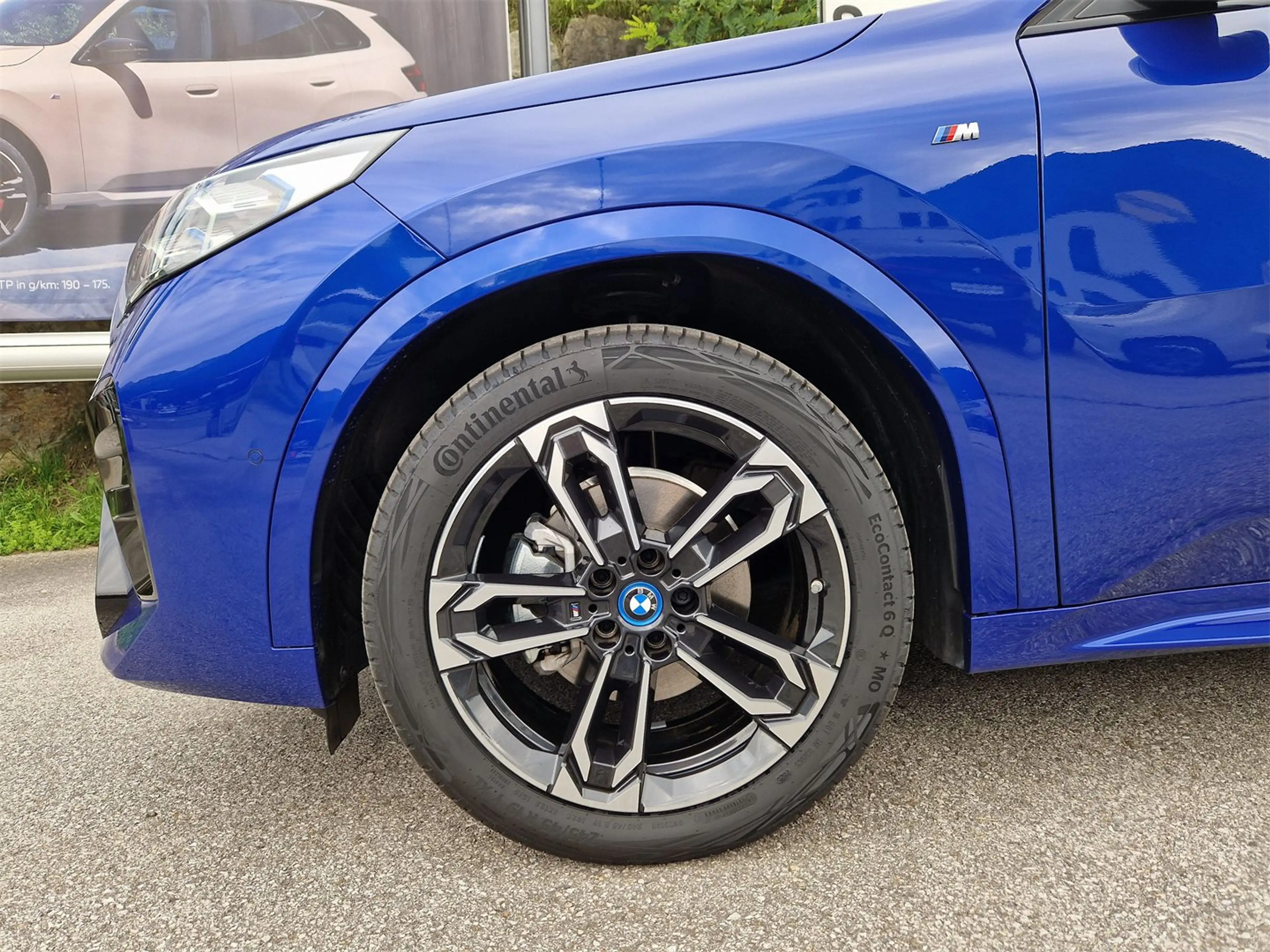 BMW iX2 eDrive20 — photo 4