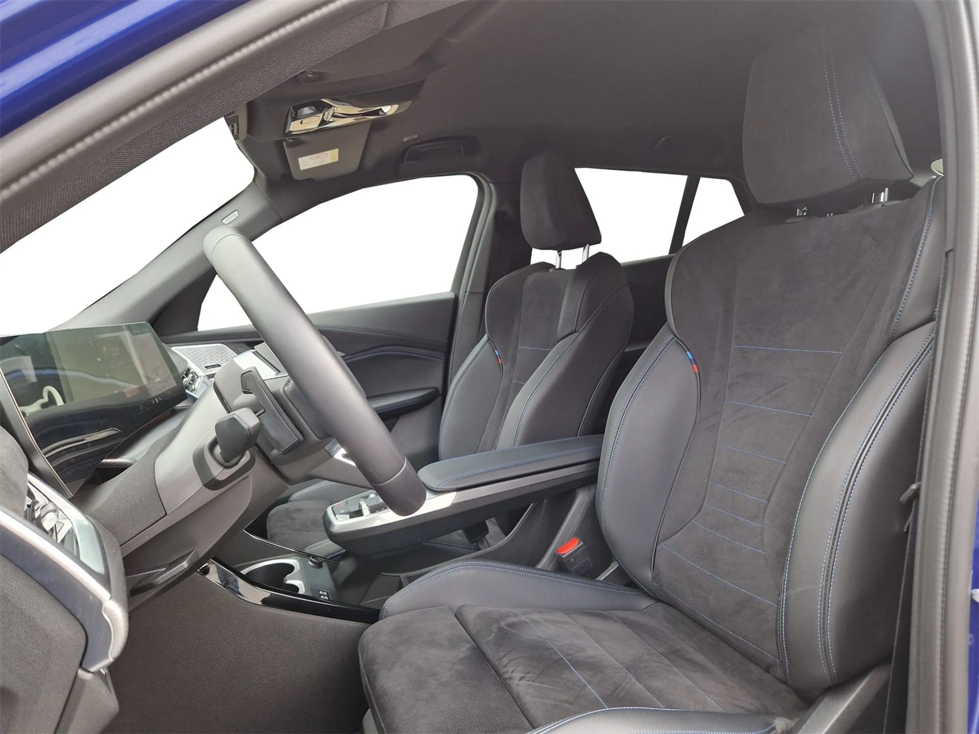 BMW iX2 eDrive20 — photo 8