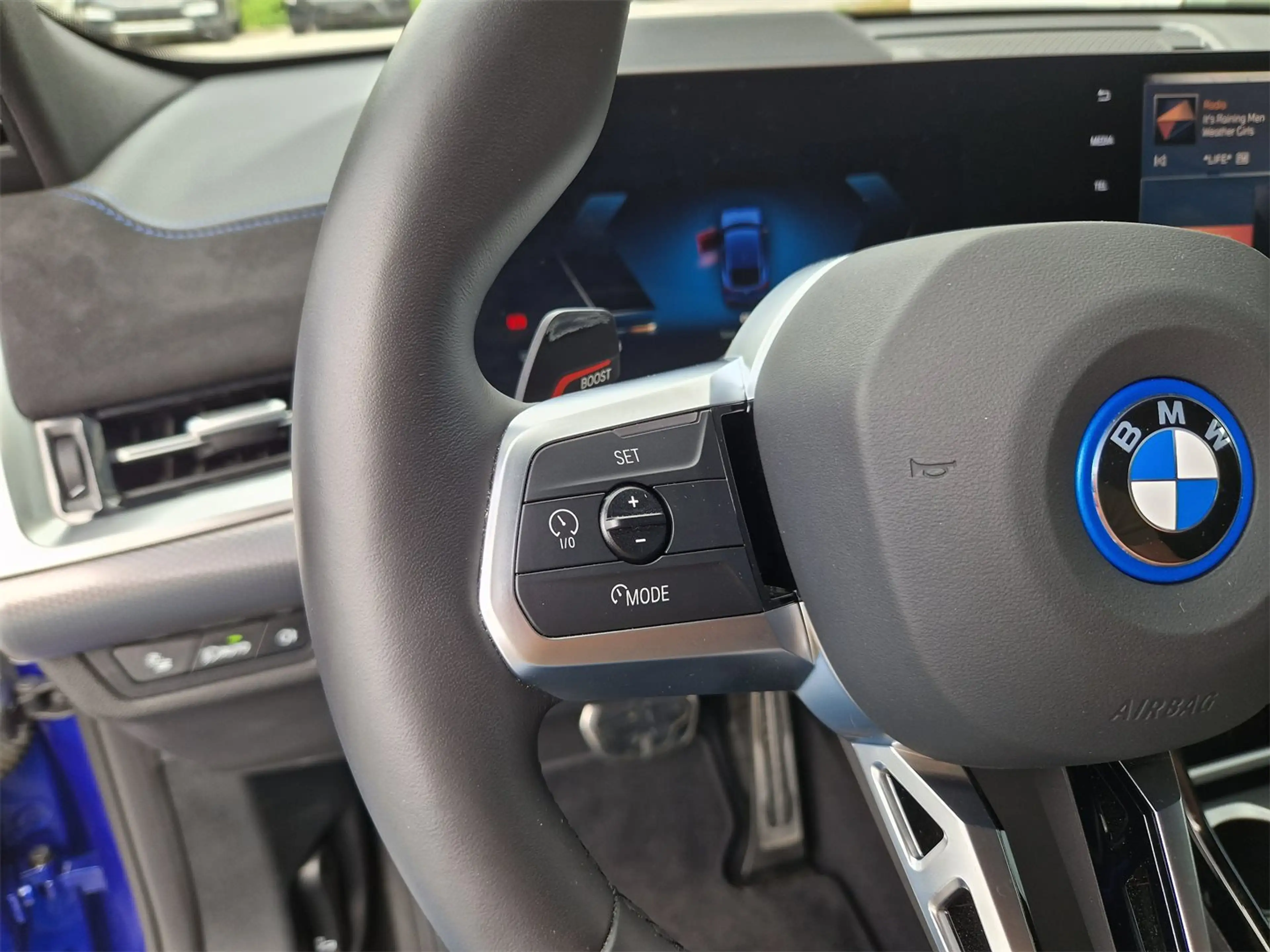 BMW iX2 eDrive20 — photo 9