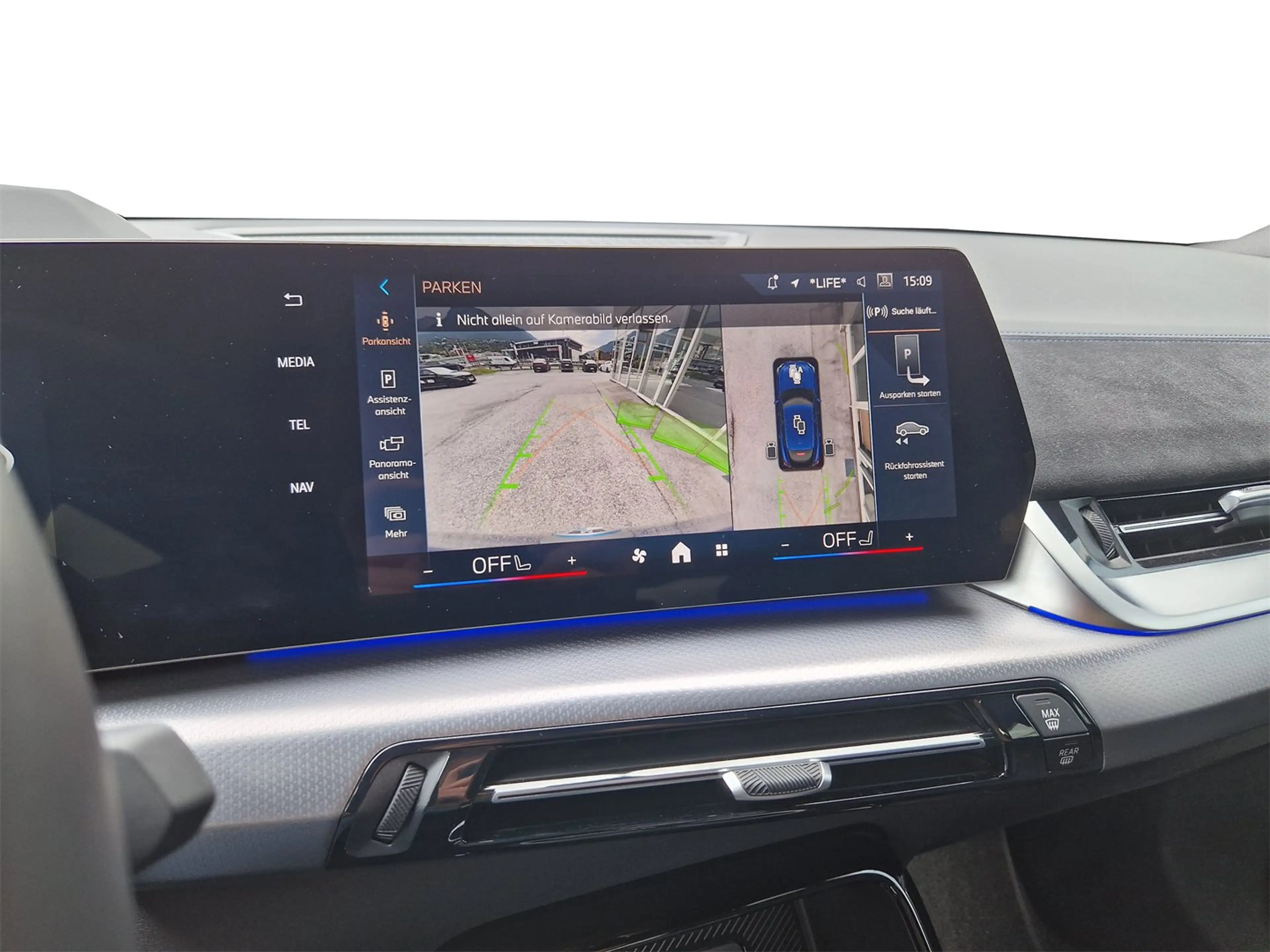 BMW iX2 eDrive20 — photo 12