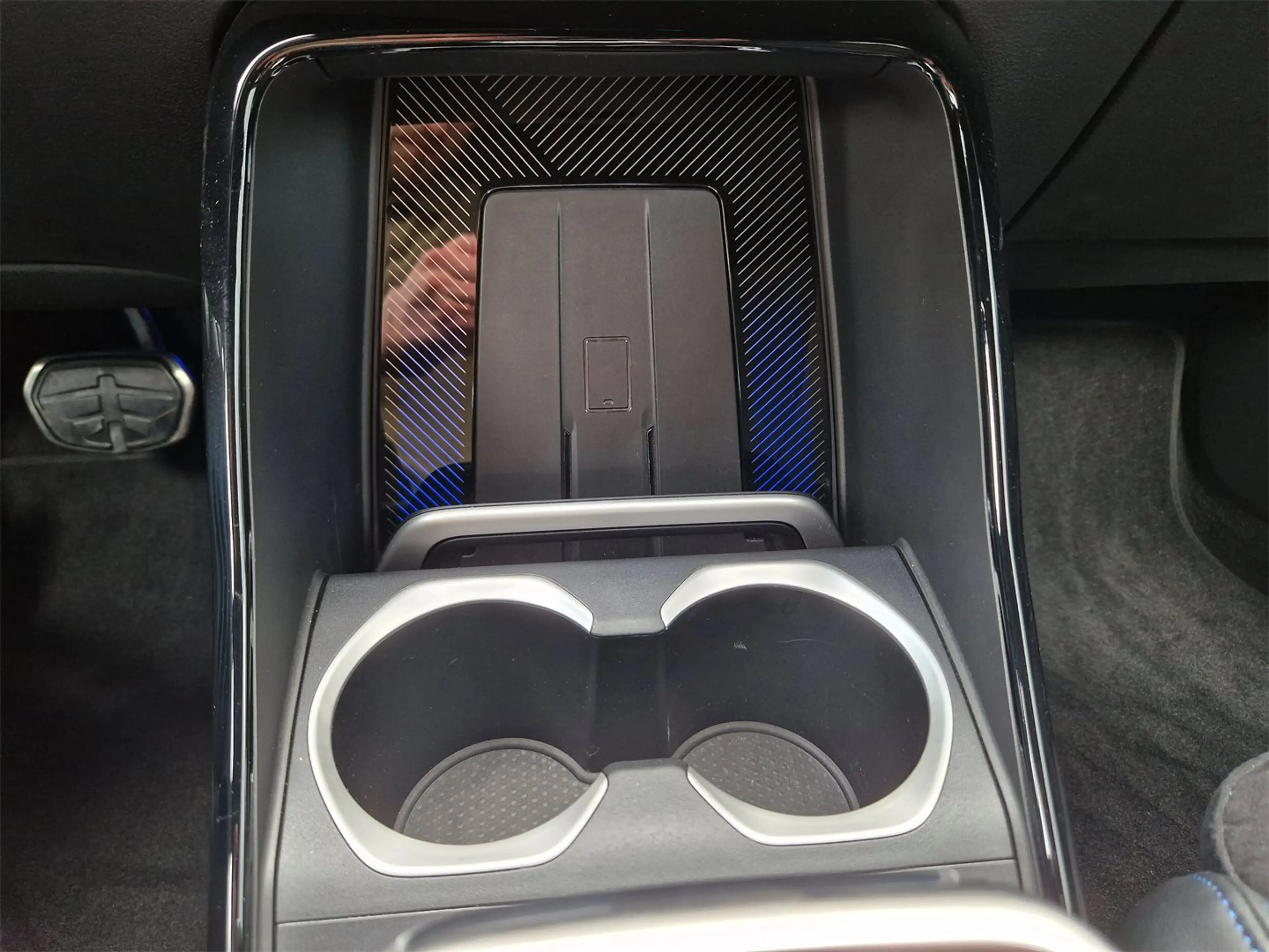 BMW iX2 eDrive20 — photo 15