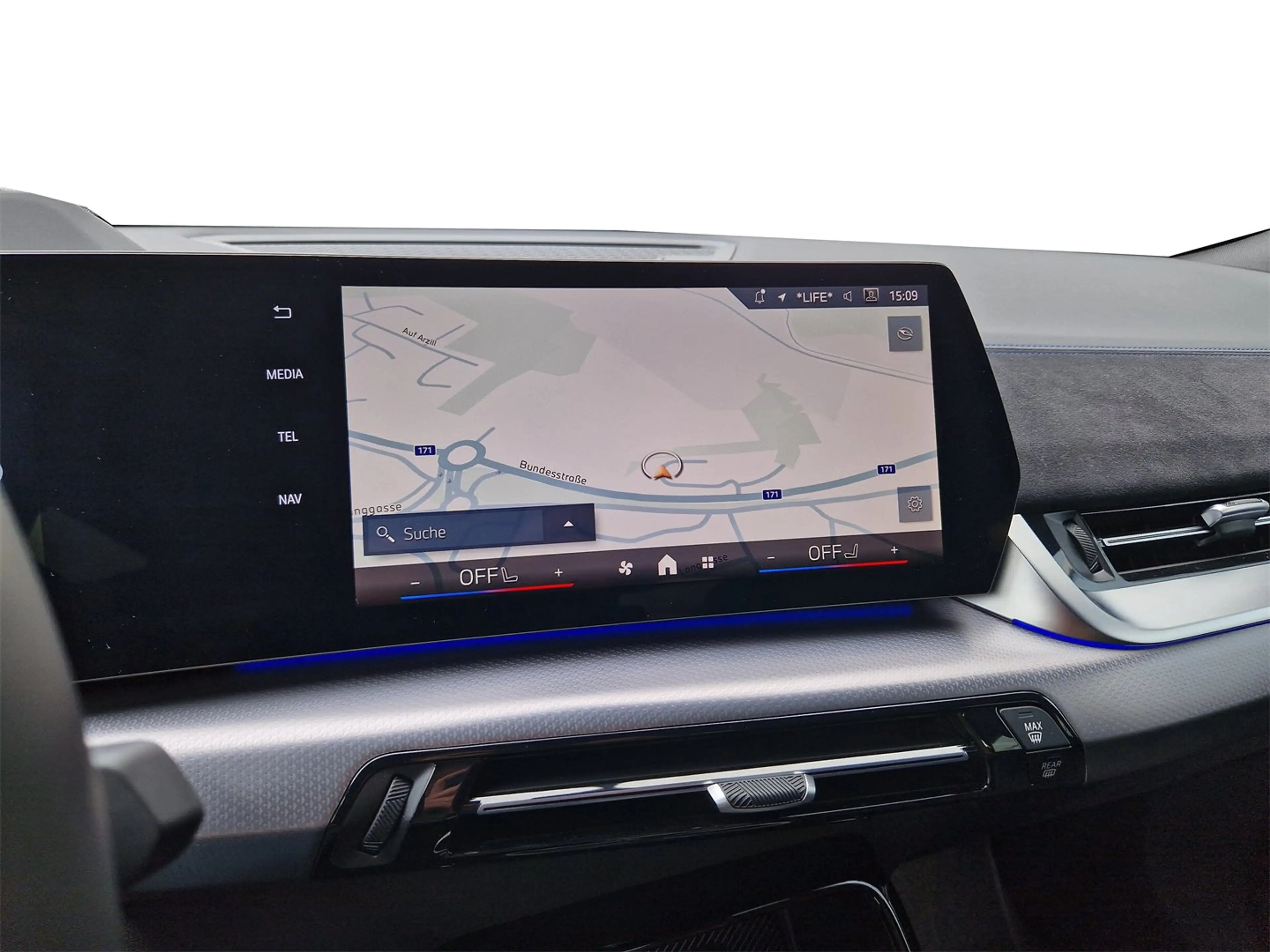 BMW iX2 eDrive20 — photo 11