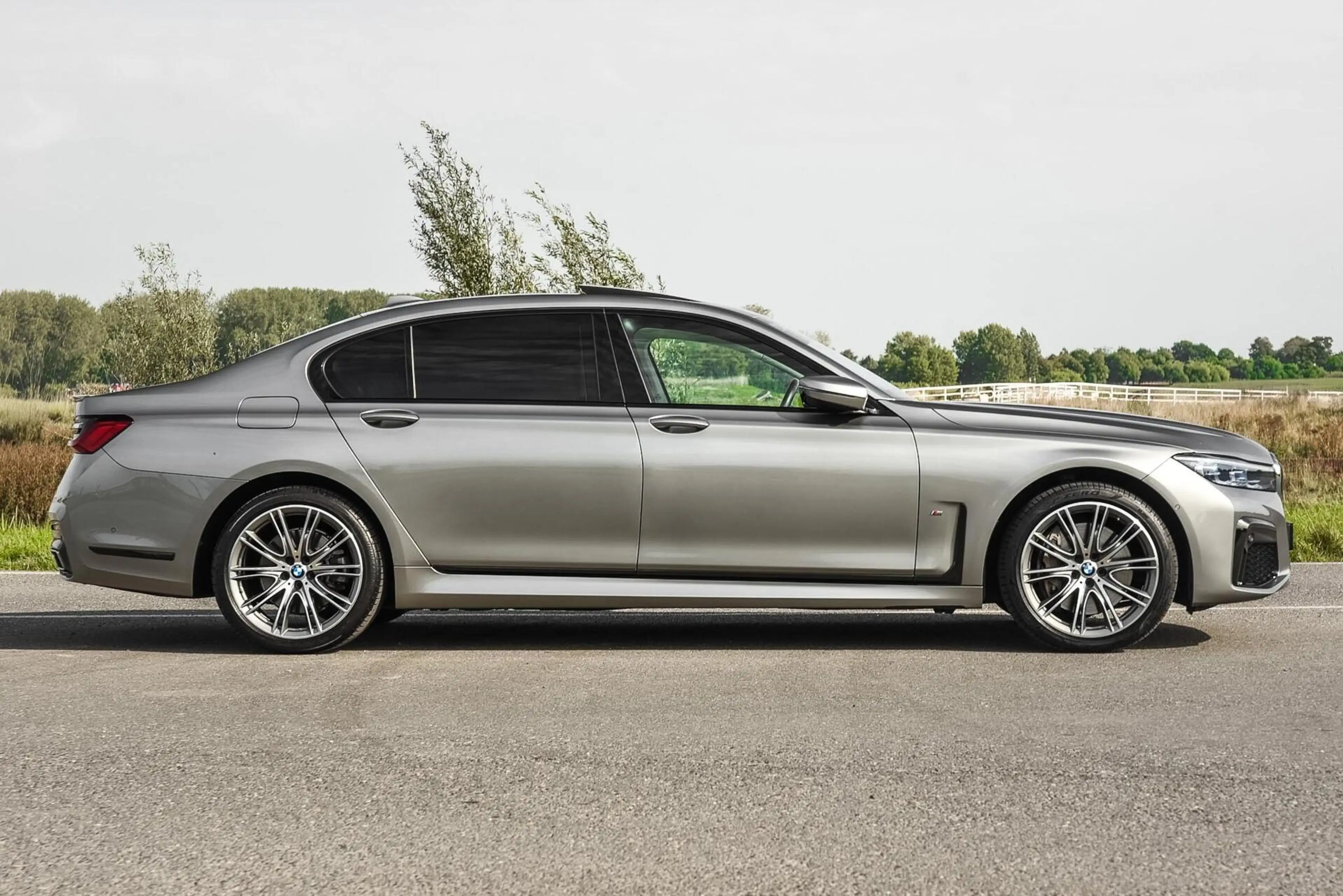 BMW 745 7-serie 745Le High Executive — photo 9