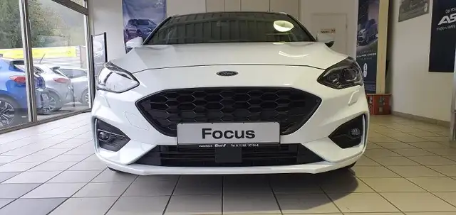 Ford Focus view 3
