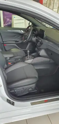 Ford Focus view 10