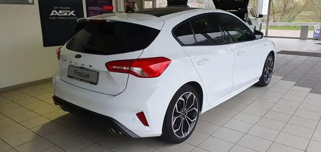 Ford Focus view 6