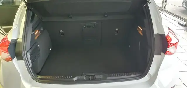 Ford Focus view 12