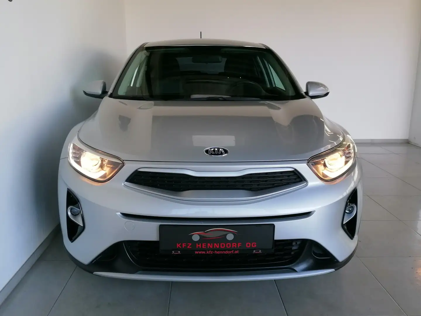 Kia Stonic 1,25 MPI ISG Titan ab € 200 / Monat Weiß - 2