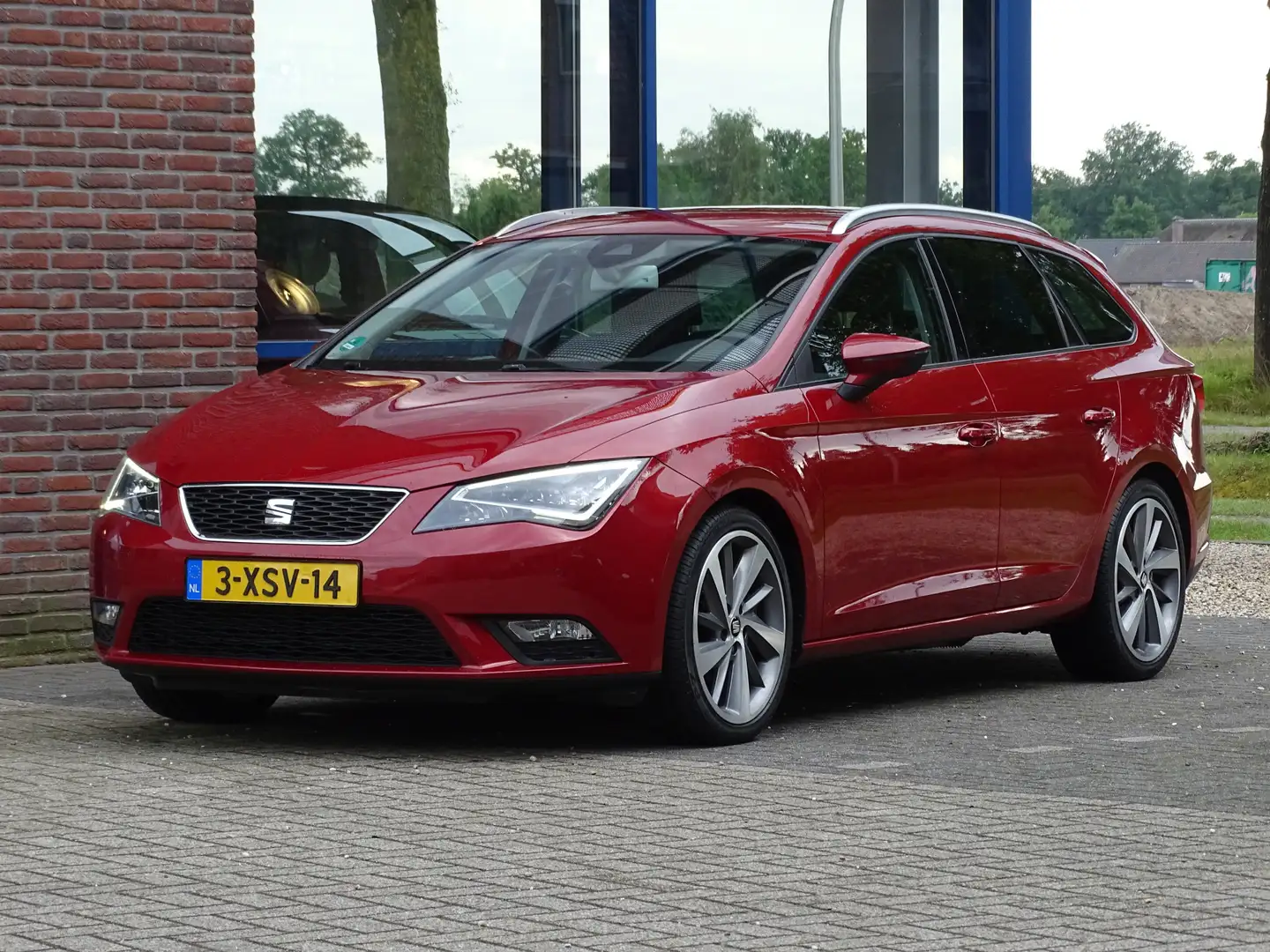 SEAT Leon ST 1.6 TDI Ecomotive Lease Sport Rouge - 1