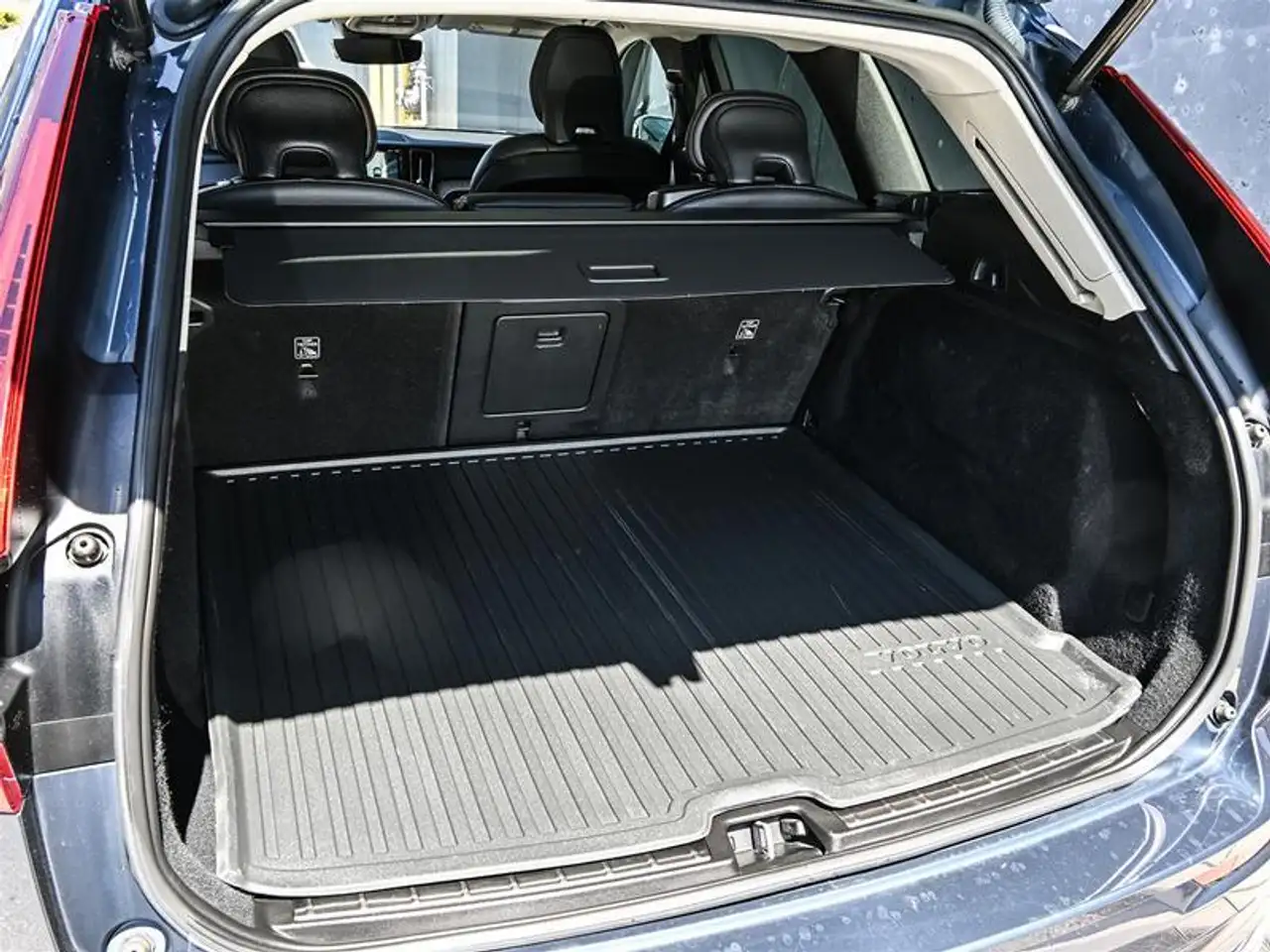 Volvo XC60 снимка Volvo XC60