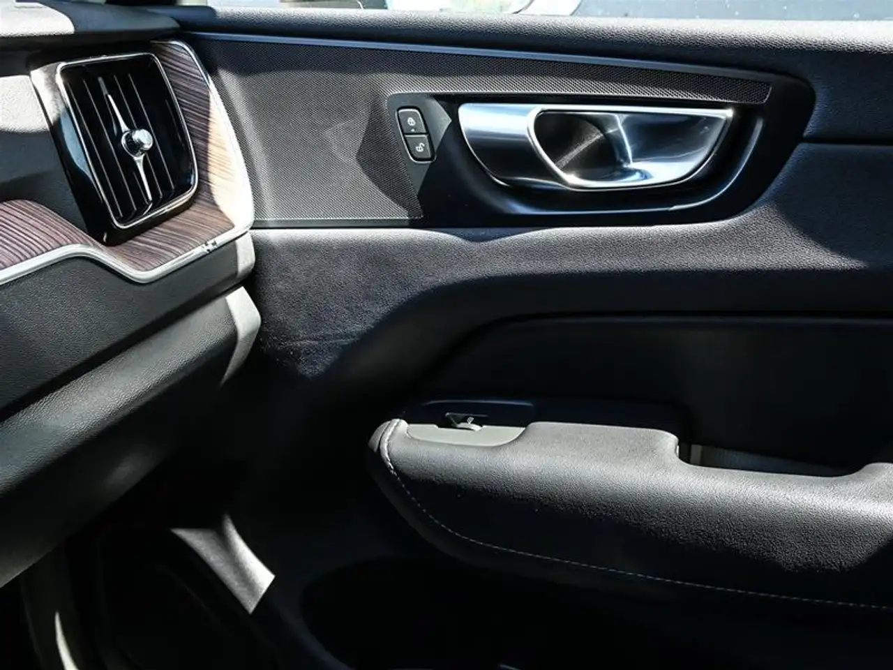 Volvo XC60 снимка Volvo XC60