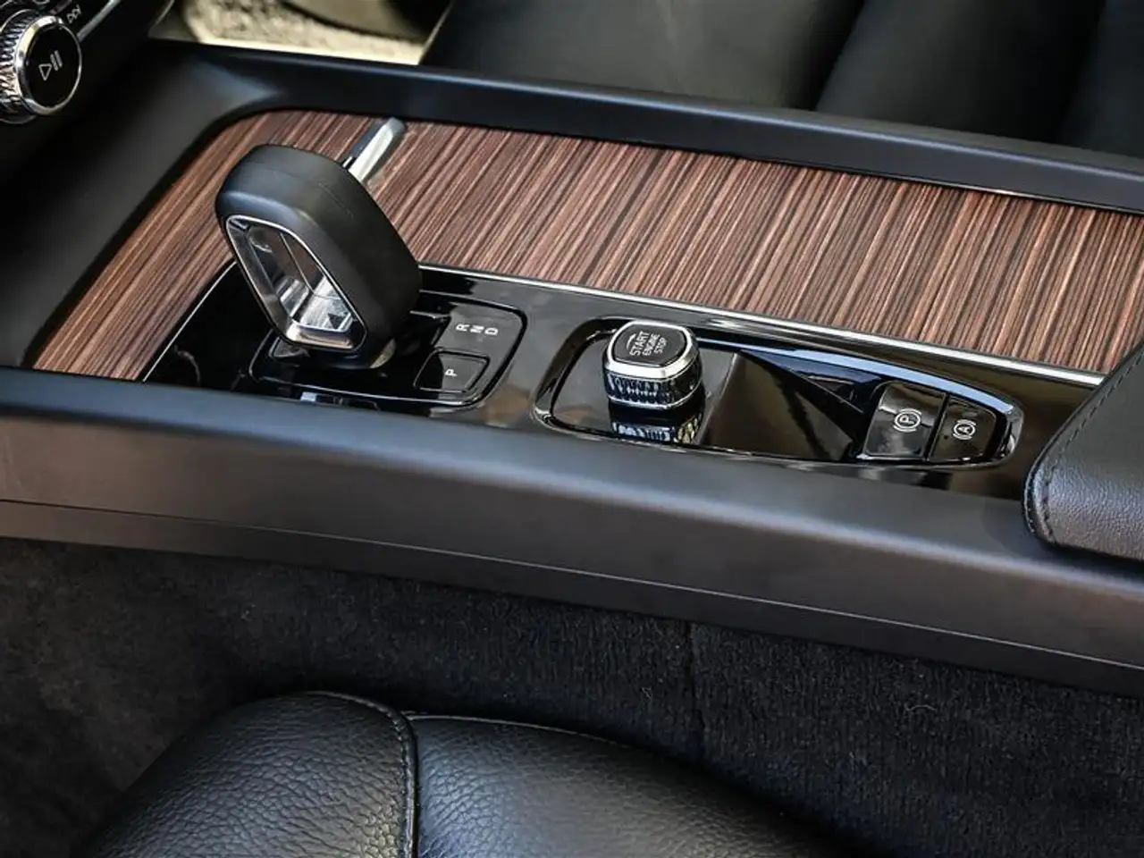 Volvo XC60 снимка Volvo XC60