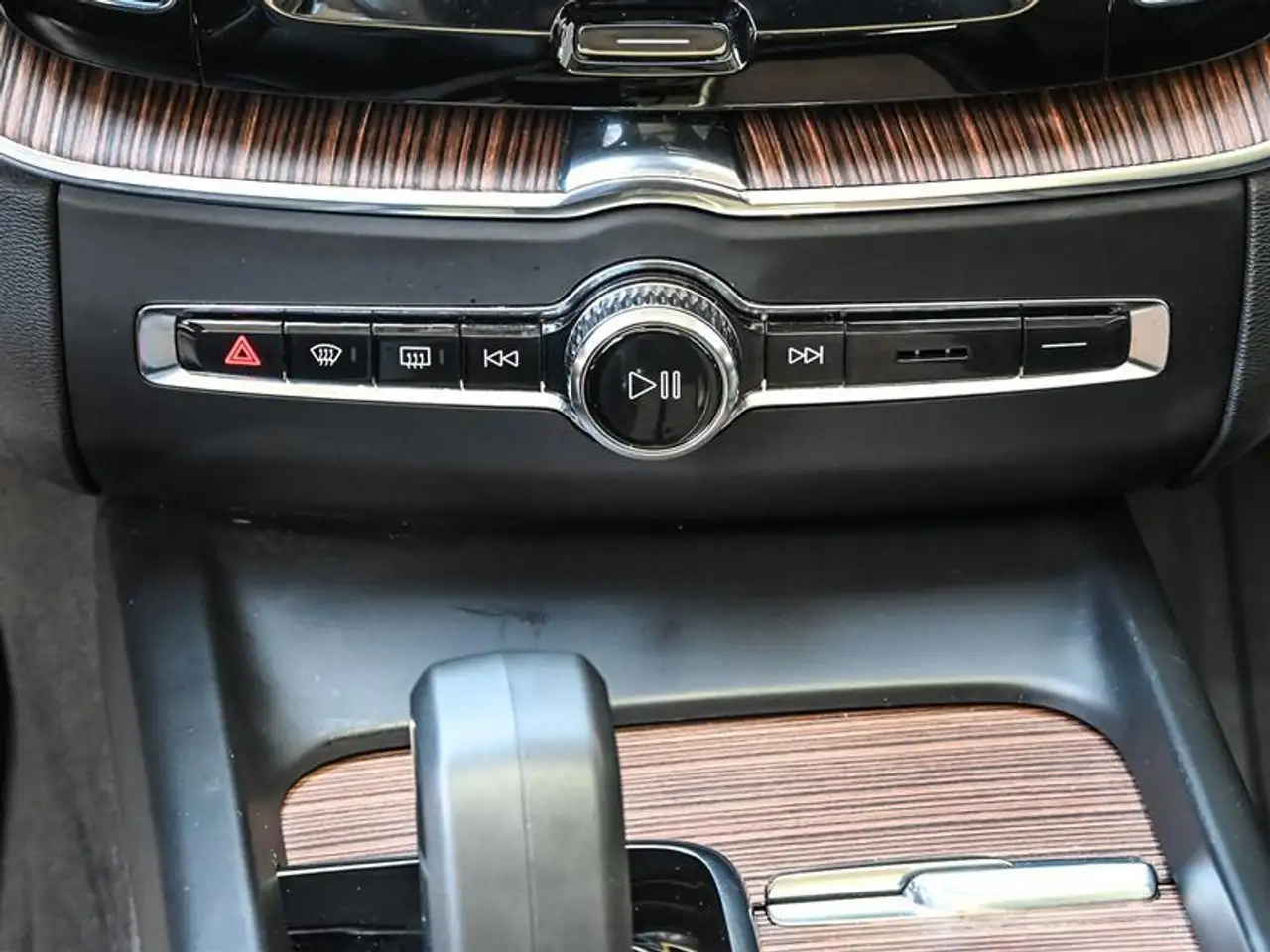 Volvo XC60 снимка Volvo XC60