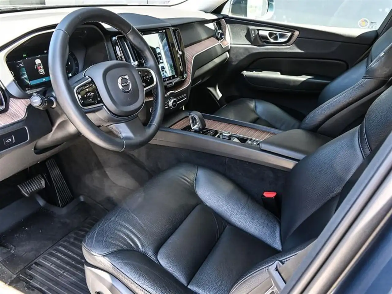 Volvo XC60 снимка Volvo XC60