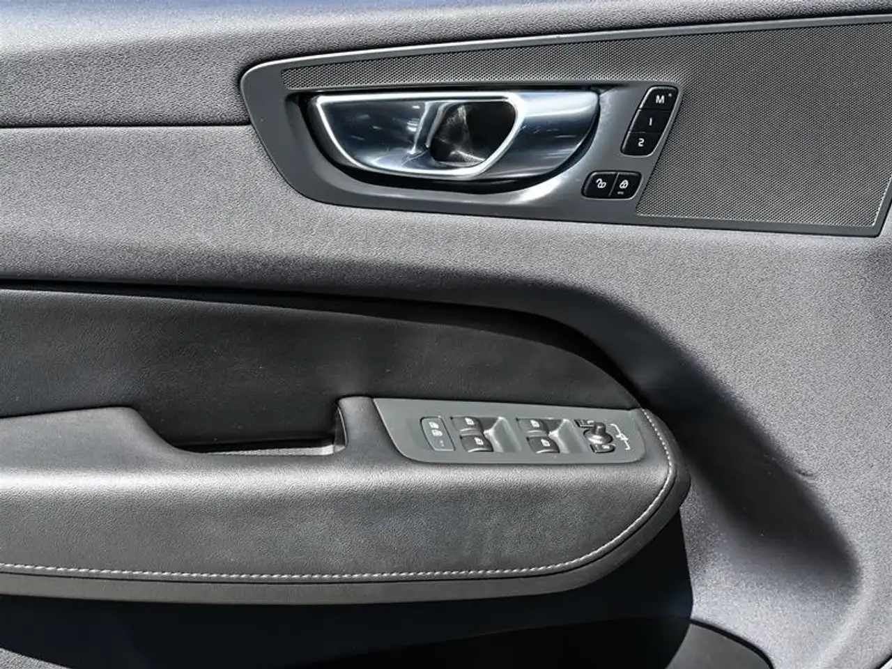 Volvo XC60 снимка Volvo XC60