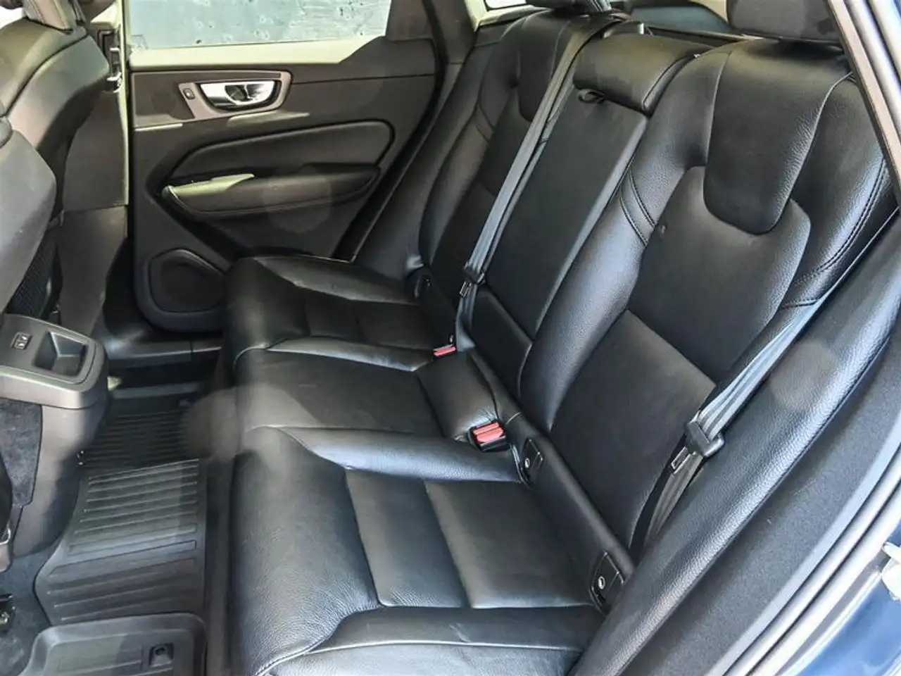 Volvo XC60 снимка Volvo XC60