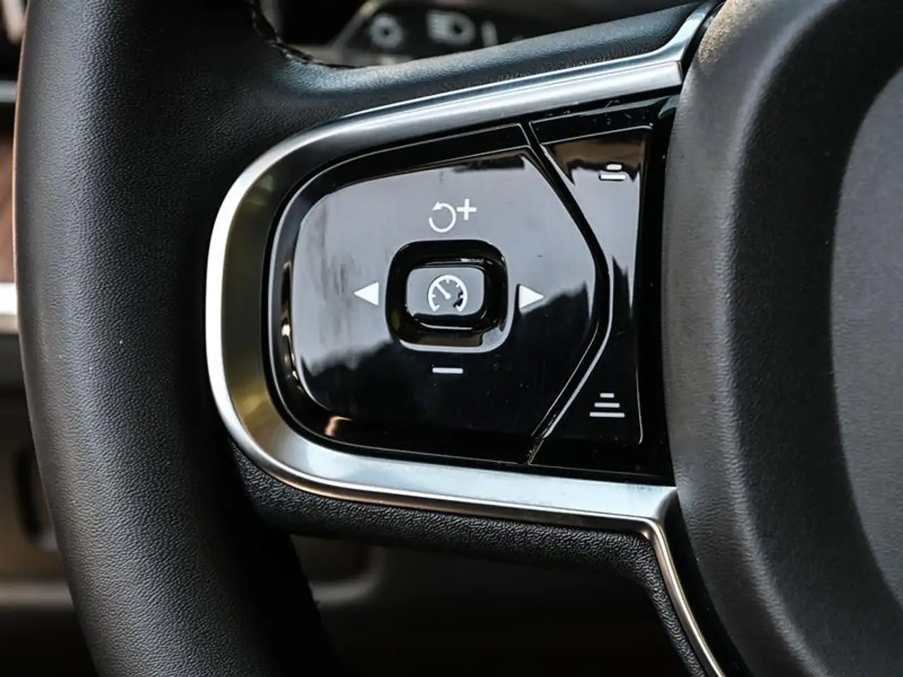 Volvo XC60 снимка Volvo XC60