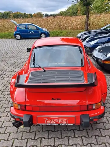 Porsche 911 view 4