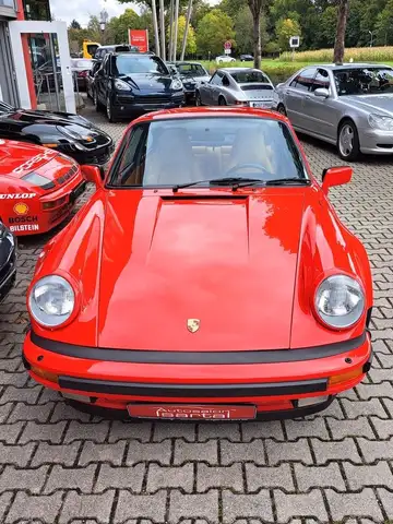 Porsche 911 view 5
