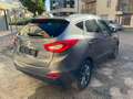Hyundai iX35 1.7 CRDI 115 CV. 2WD X-POSSIBLE TETTO+NAVI+RETROC. Gris - thumbnail 4