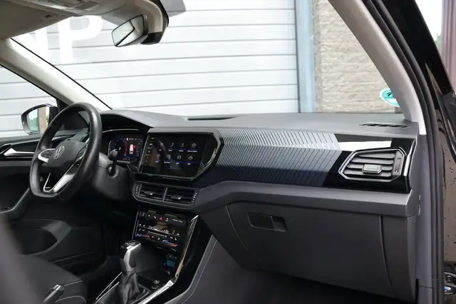 Volkswagen T-Cross view 8