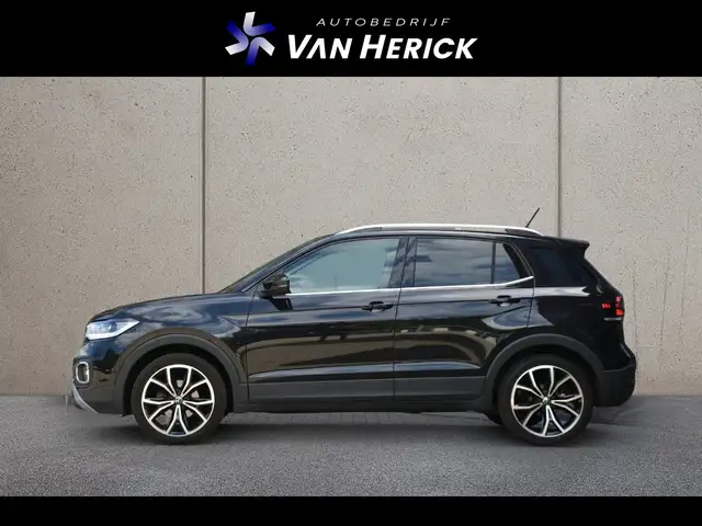 Volkswagen T-Cross view 2