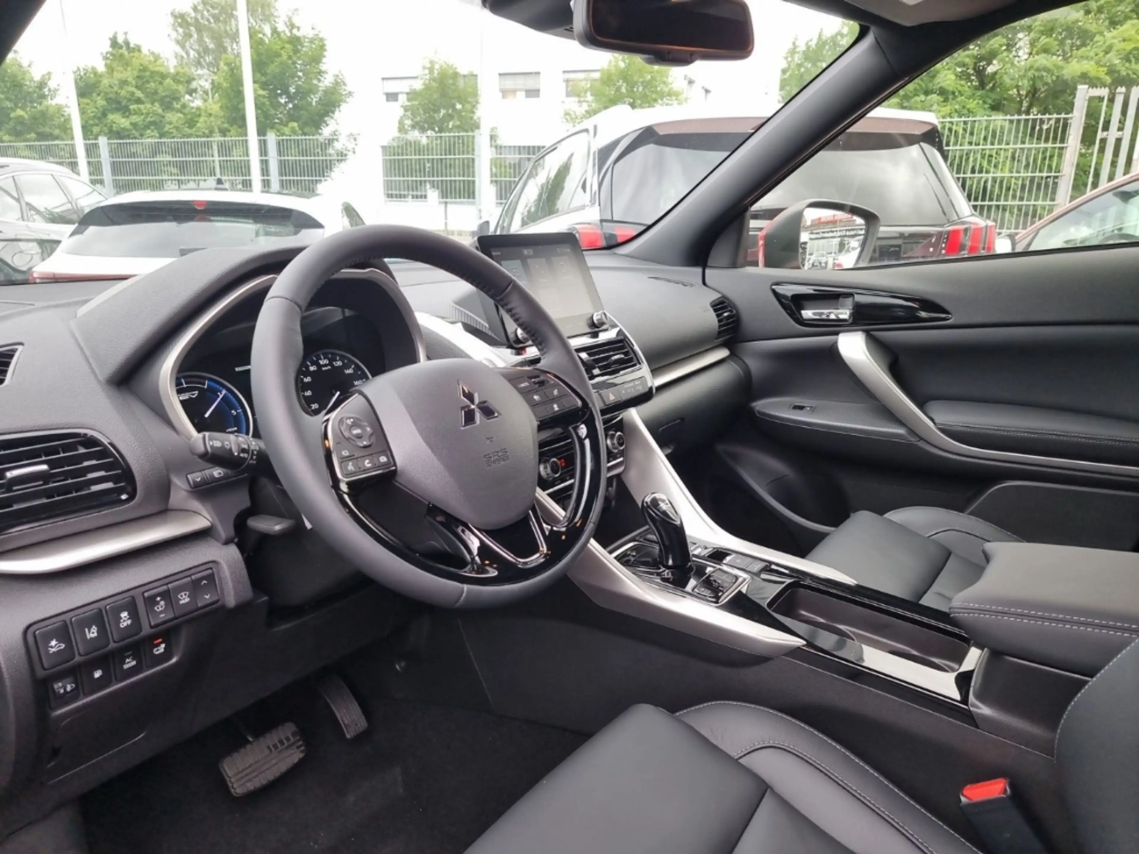 Mitsubishi Eclipse Cross Plug-In Hybrid Top Pano Navi Head-Up — photo 9