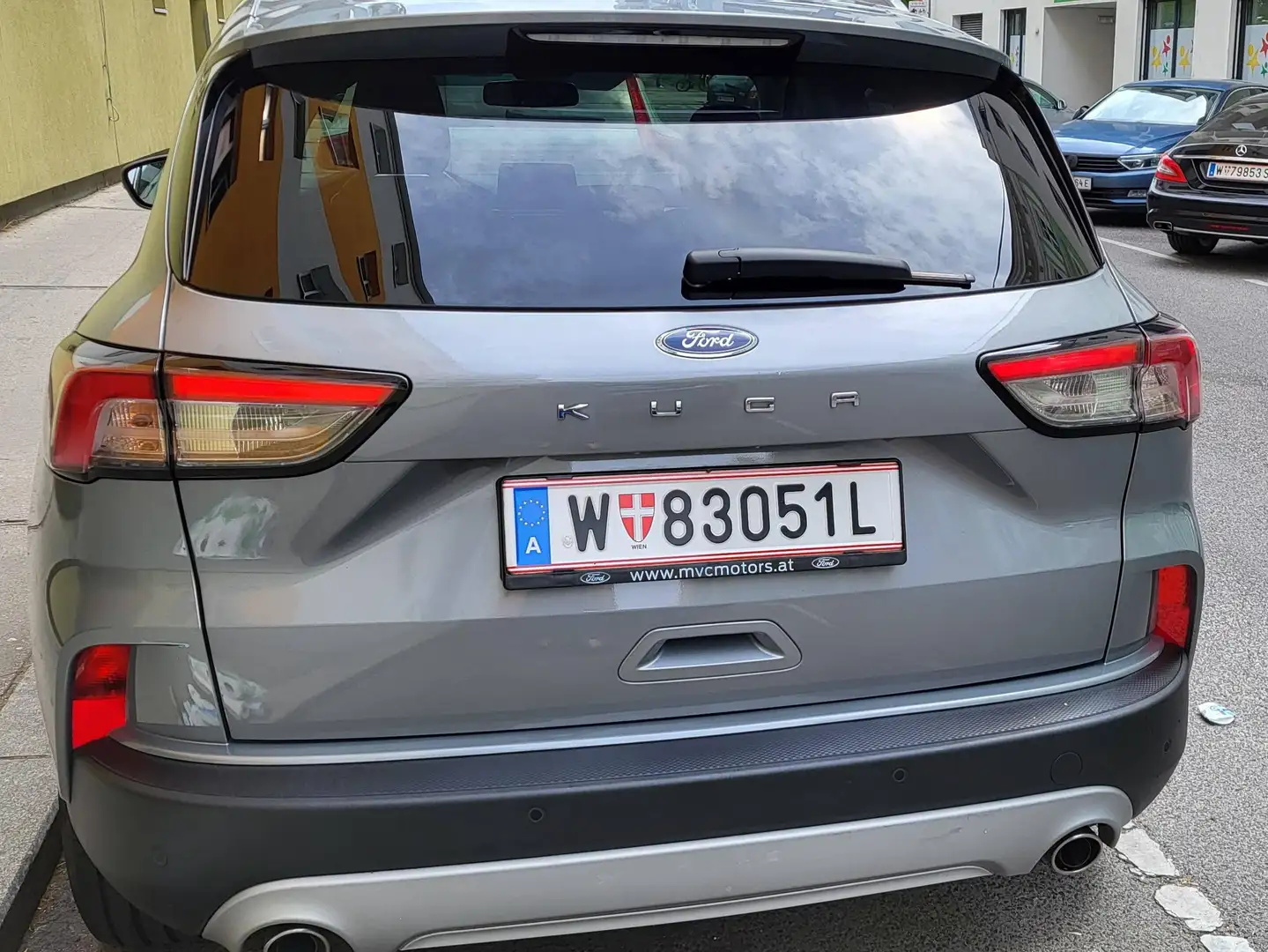 Ford Kuga Kuga 1,5 EcoBlue Titanium Titanium Grau - 2