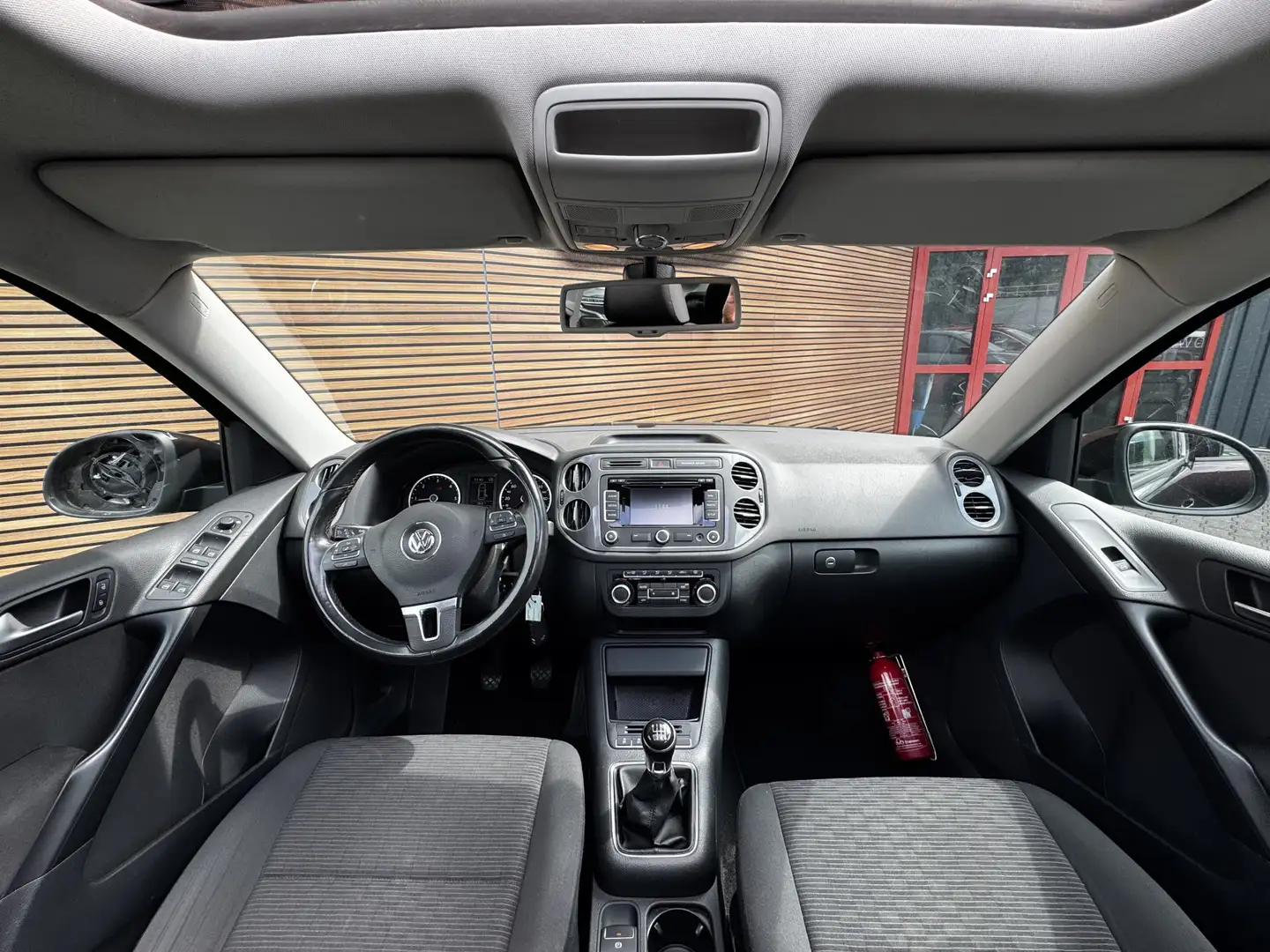 Volkswagen Tiguan 2.0 TDI Sport&Style Navi / Panoramadak / Trekhaak Paars - 2