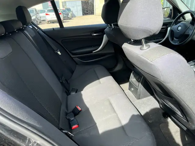 BMW 1 Series view 4