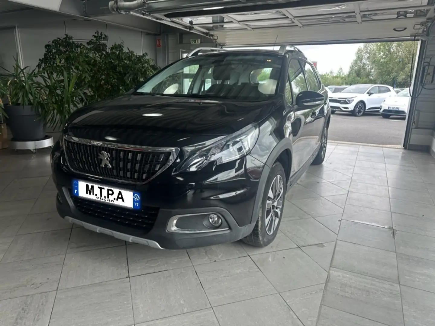 Peugeot 2008 1.2 PureTech 110ch Allure Business S\u0026S EAT6 Noir - 1