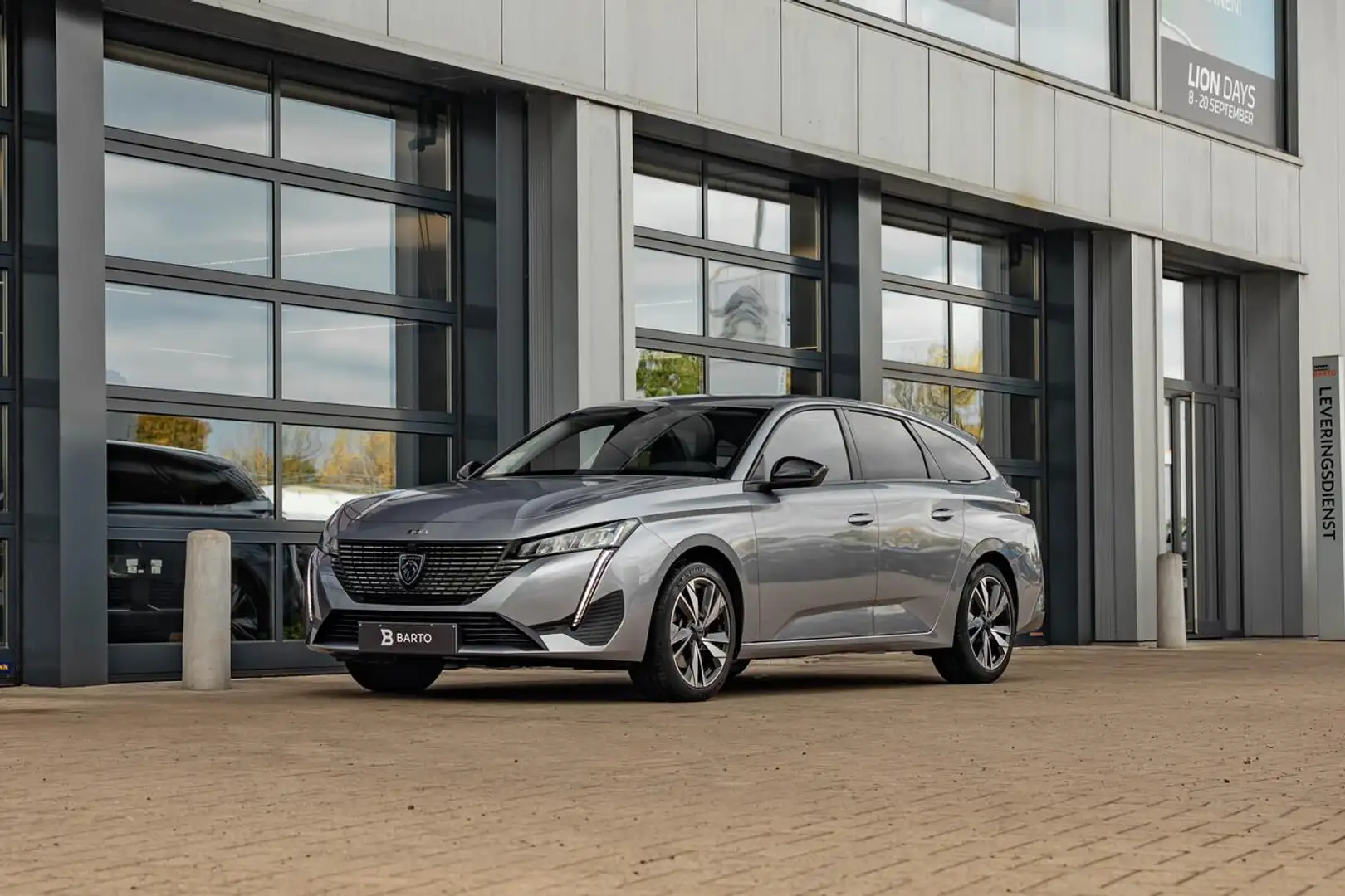 Peugeot 308 SW | 130pk AT8 | Zetelverw. | Camera | Navi | ... Zilver - 2