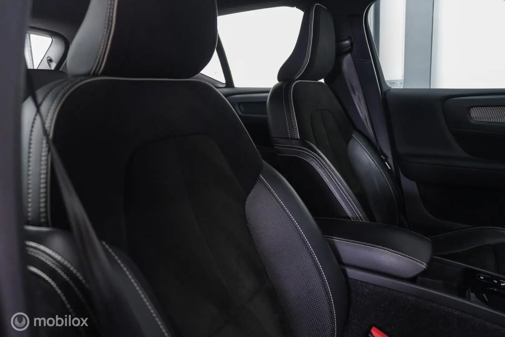 Volvo XC40 1.5 T5 Recharge R-Design 262 pk | Harman Kardon | Blauw - 2