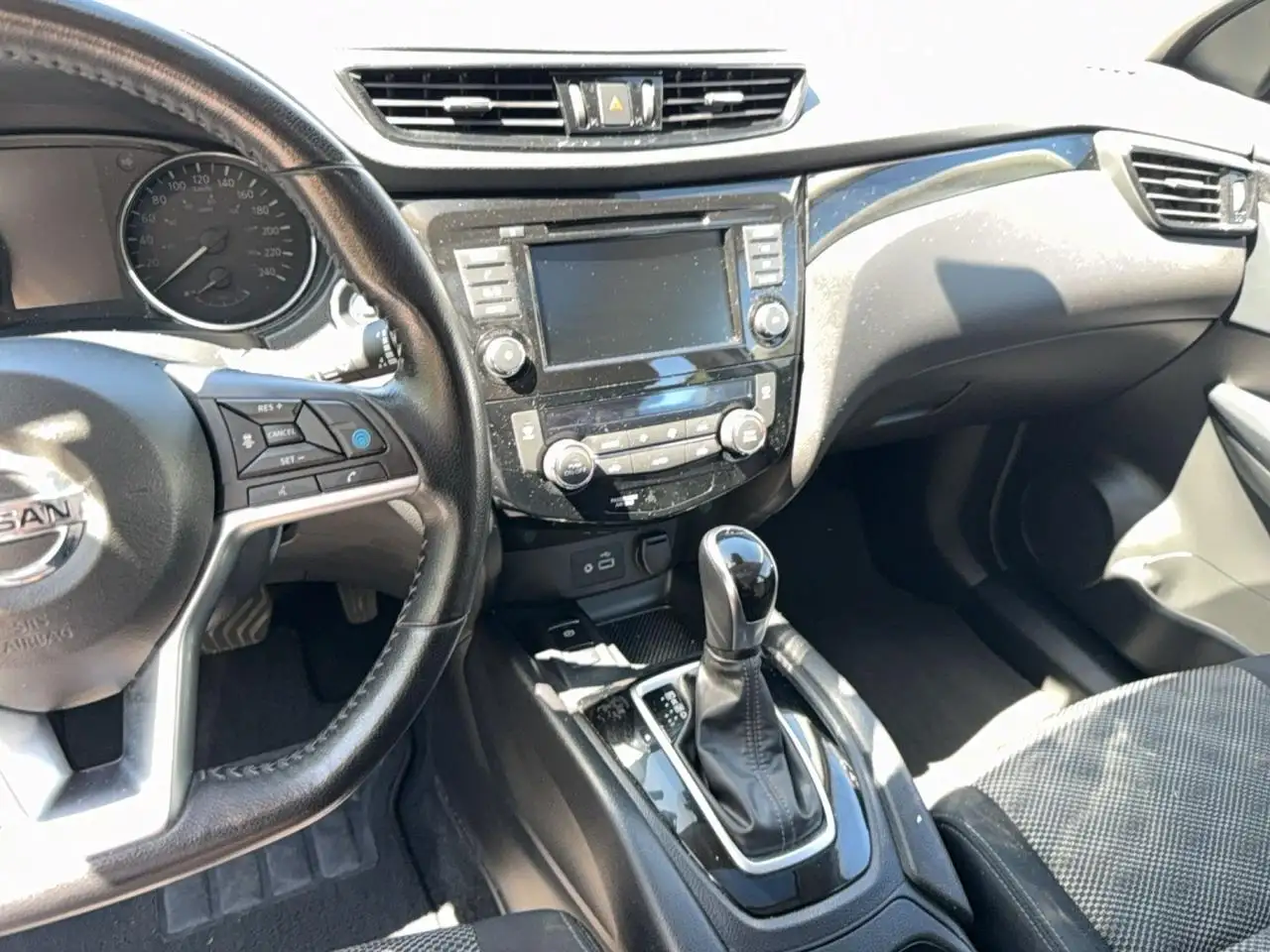 Nissan Qashqai снимка Nissan Qashqai