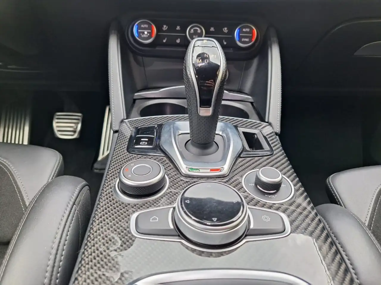 Alfa Romeo Stelvio 2021 — фото 12