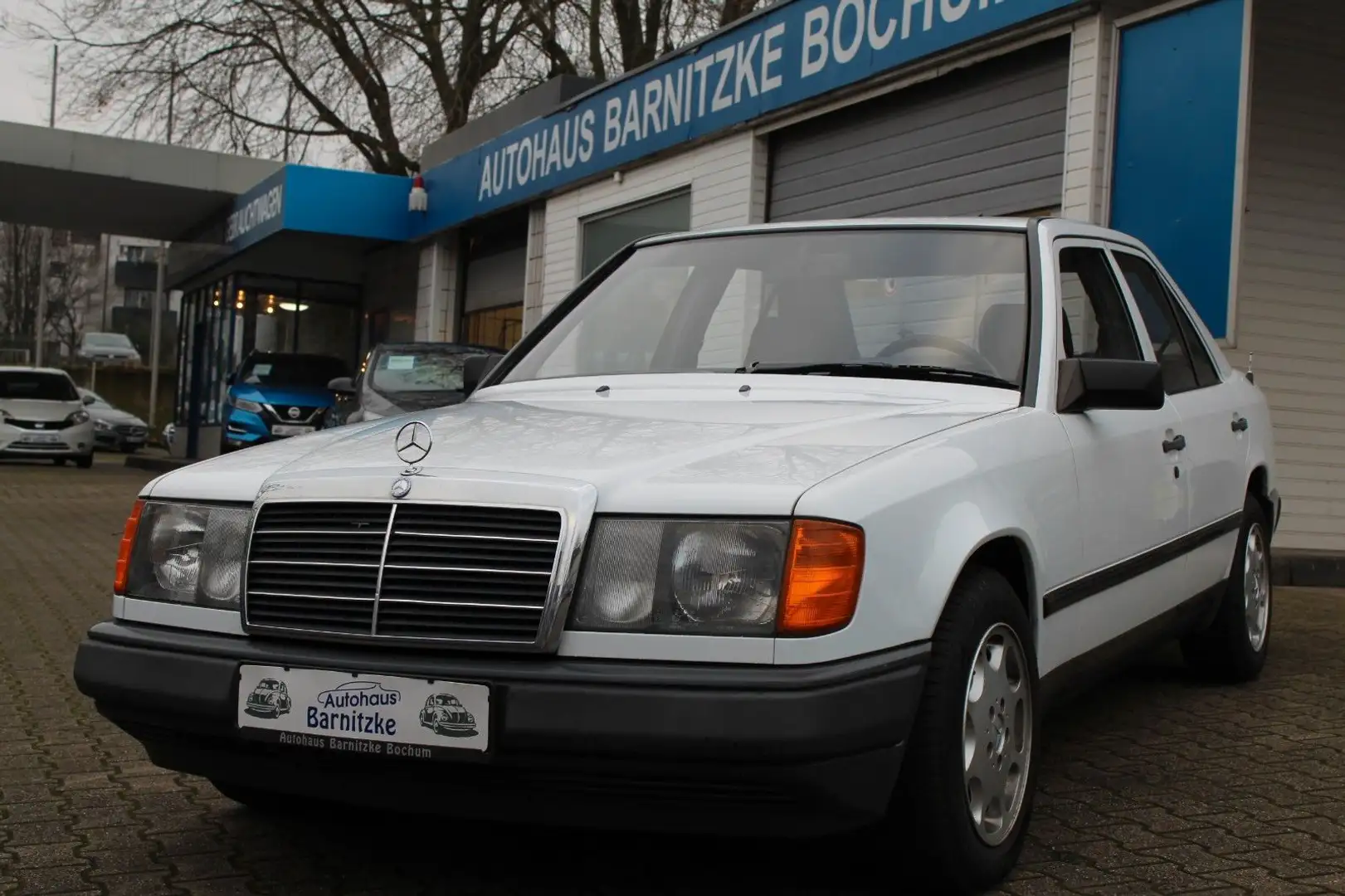 Mercedes-Benz E 260 * H Kennzeichen * Automatik * Klima * Wit - 1