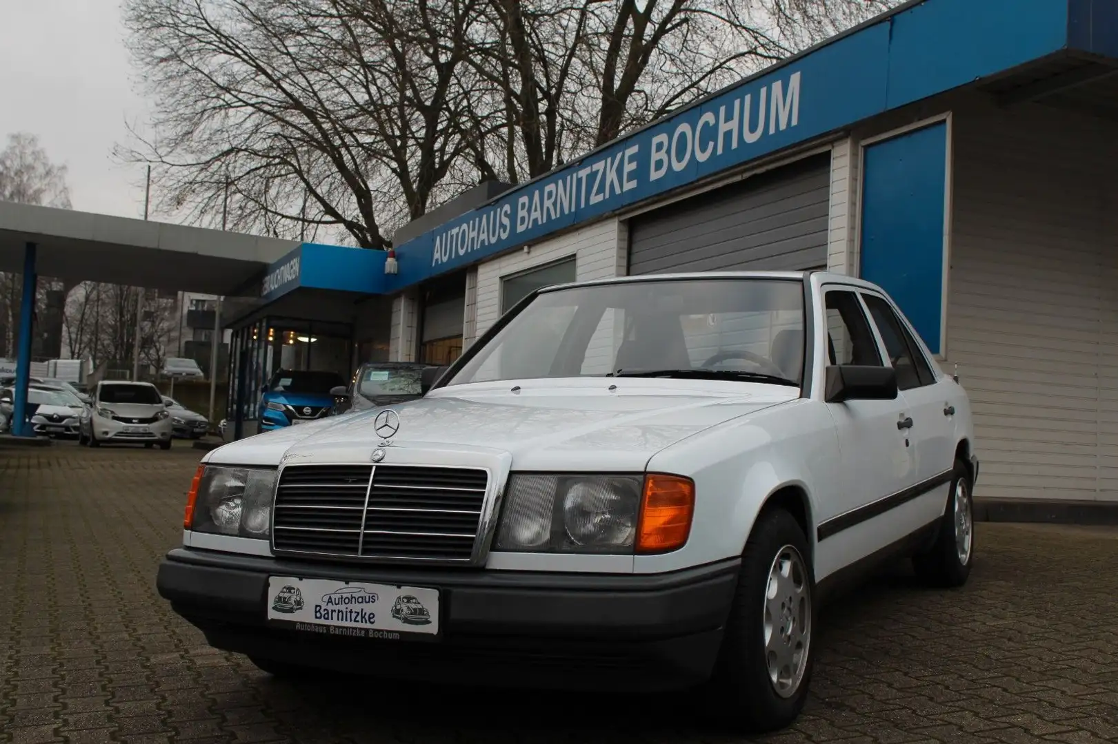 Mercedes-Benz E 260 * H Kennzeichen * Automatik * Klima * bijela - 2