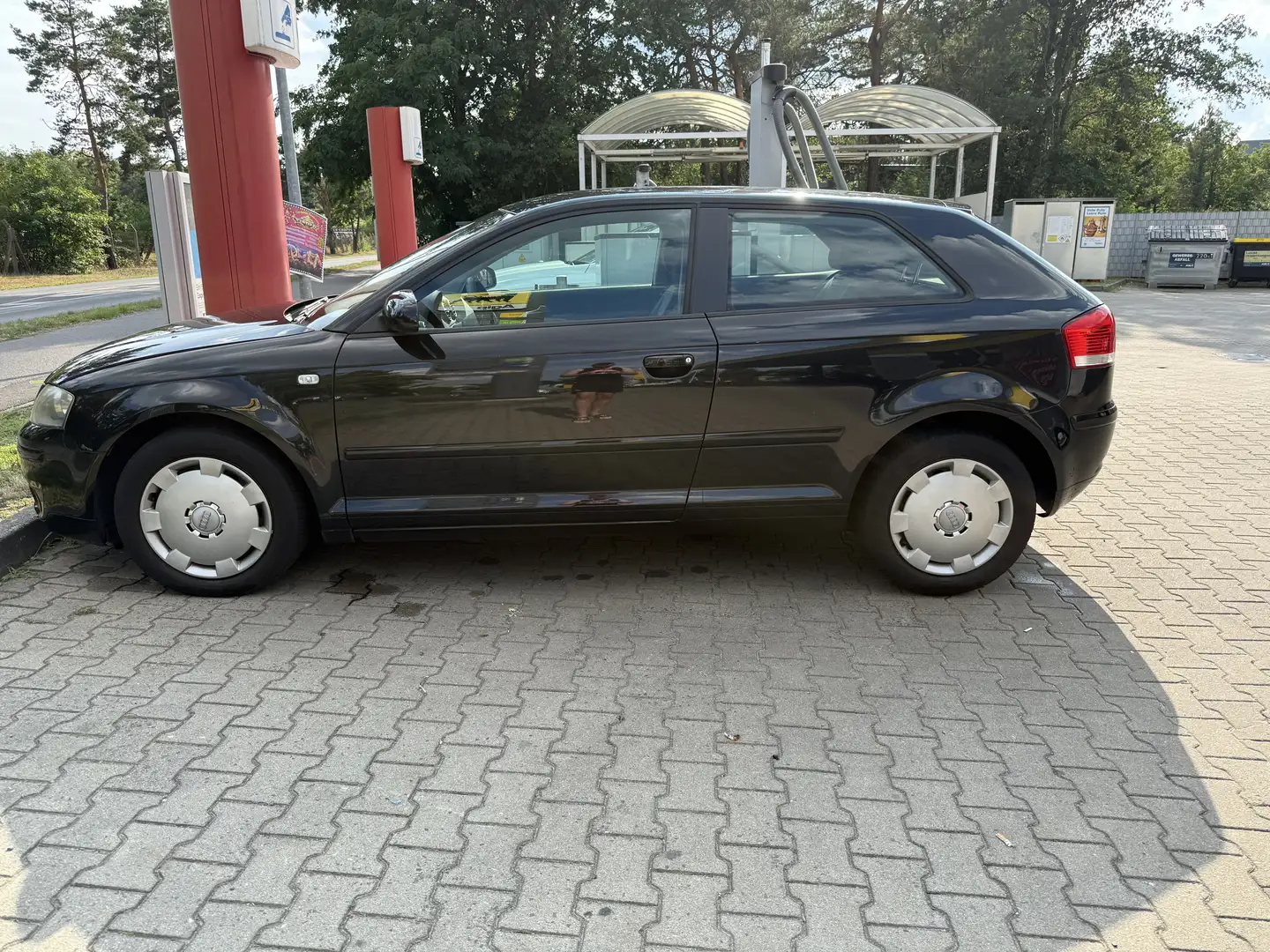 Audi A3 1.6 Attraction Schwarz - 2