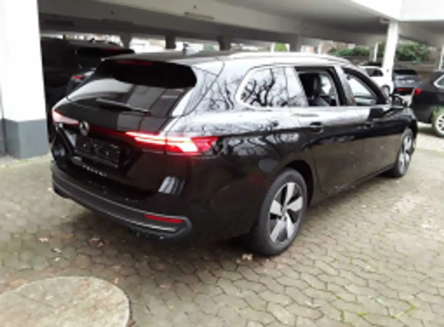 Volkswagen Passat Business 2,0 l TDI SCR 110 kW (150 Schwarz - 2